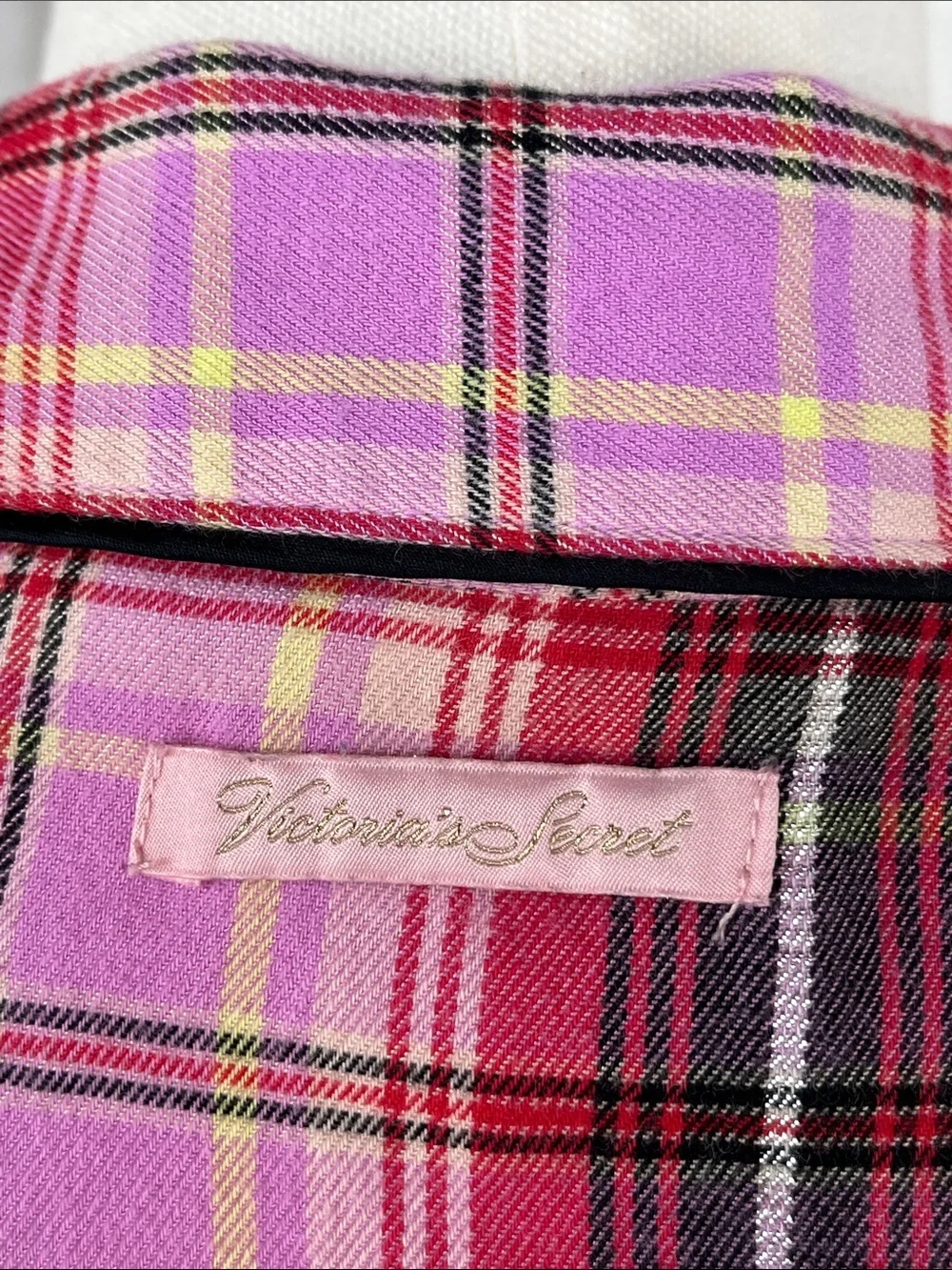 VICTORIA’S SECRET BUNDLE PLAID LONG SLEEP SHIRT SZ XL AND FUZZY SLIPPERS SZ MD